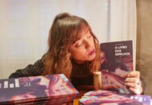 O livro dos espelhos: Marianna Perna explora alteridade O livro dos espelhos