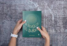 A Revolta do Buraco: A Jornada de Rosa por Liberdade e Igualdade A Revolta do Buraco