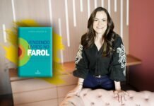 Vendendo livros no farol incentiva liderança consciente e reflexão Vendendo livros no farol