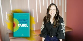 Vendendo livros no farol incentiva liderança consciente e reflexão Vendendo livros no farol