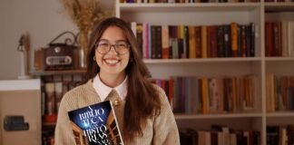 A Biblioteca das Histórias Não Contadas explora mundos A Biblioteca das Histórias Não Contadas